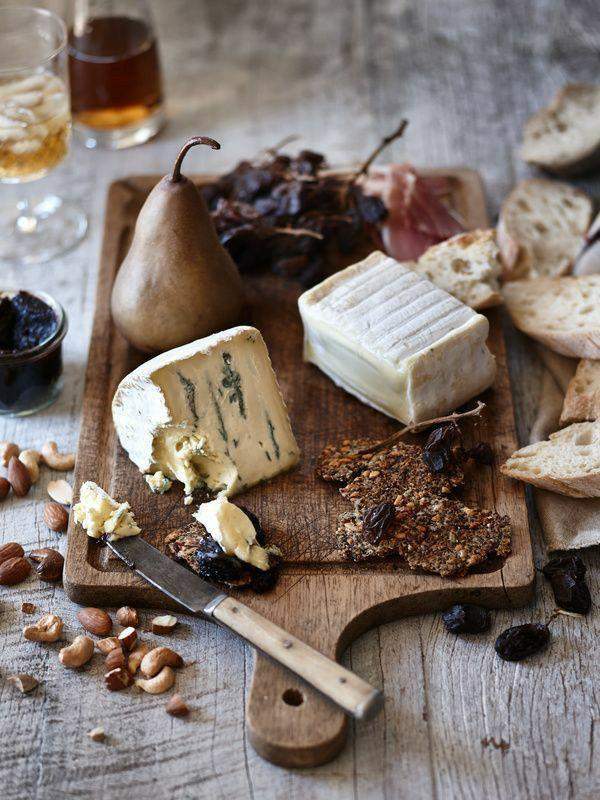 Des assortiments de fromages et de charcuteries de qualité 